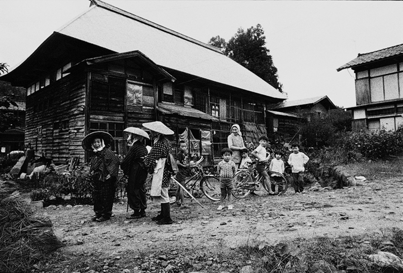 橋本照嵩・山縣勉・甲斐啓二郎 写真展 「地とひと」 | ZEN FOTO