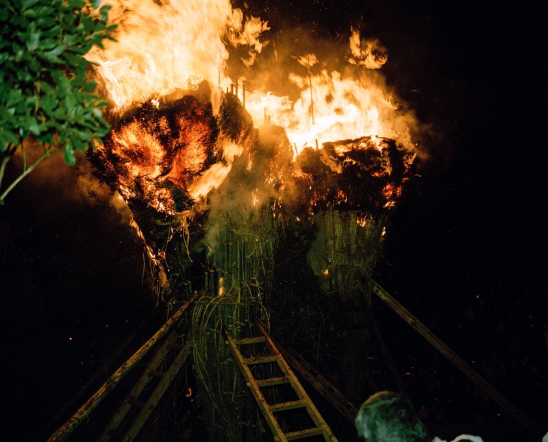 甲斐啓二郎『一条の鉄　鳥羽の火祭り』　写真集 山崎弘義・竹田武史・甲斐啓二郎 写真展 「地とひと Vol.II」 | ZEN
