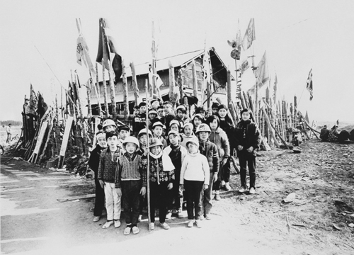 北井一夫「三里塚」成田 千葉県(1970) "Sanrizuka" by Kazuo Kitai. Childrens' resistance corps.,1970