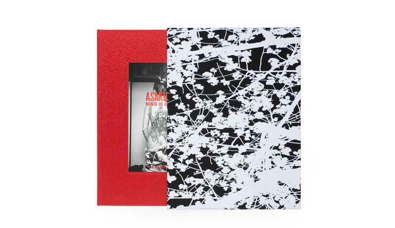 アート作品「バタフライ」 浅草寺で撮った写真をアプリで編集して作成しました。 アート作品「バタフライ」 浅草寺で撮った写真をアプリで編集し